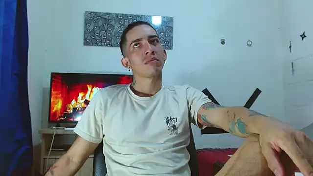 Snapshot of targuerian22 chatting on 01-17-25, 02:39 targuerian22 online show from 01-17-25, 02:39