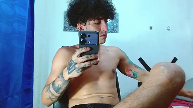 Snapshot of targuerian22 chatting on 01-22-25, 02:04 targuerian22 online show from 01-22-25, 02:04