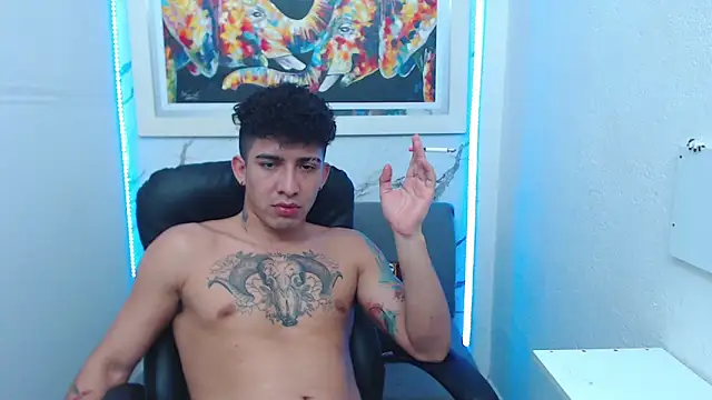 Snapshot of targuerian22 chatting on 10-05-25, 04:00 targuerian22 online show from 10-05-25, 04:00