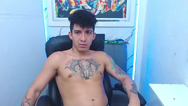 Snapshot of targuerian22 chatting on 10-17-25, 01:53 targuerian22 online show from 10-17-25, 01:53