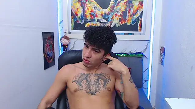 Snapshot of targuerian22 chatting on 10-31-25, 12:11 targuerian22 online show from 10-31-25, 12:11