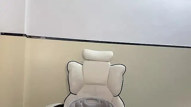 Snapshot of Honey-cici chatting on 02-19-25, 07:28 Honey-cici online show from 02-19-25, 07:28