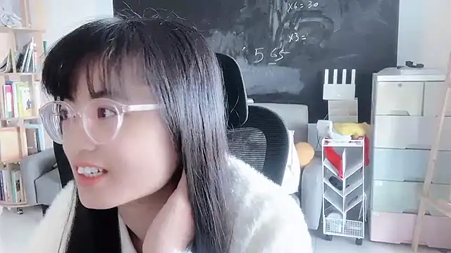 Snapshot of Honey-cici chatting on 12-15-25, 08:40 Honey-cici online show from 12-15-25, 08:40