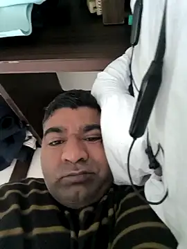 Snapshot of Gururonny07 chatting on 12-30-24, 02:53 Gururonny07 online show from 12-30-24, 02:53