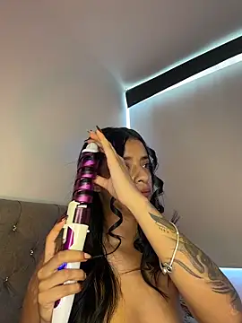 Laura fernandezII online show from 12-18-25, 09:10