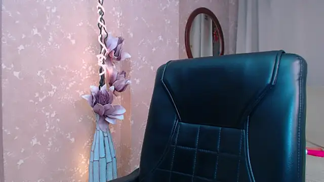 Snapshot of Ann__Cute chatting on 01-04-25, 01:42 Ann Cute online show from 01-04-25, 01:42