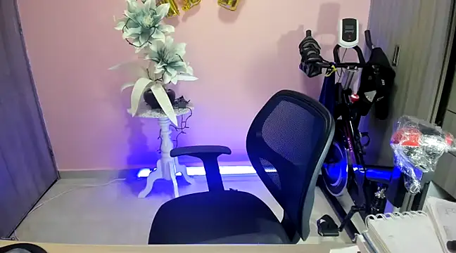 Snapshot of KAROL_MILF chatting on 12-03-24, 12:46 KAROL MILF online show from 12-03-24, 12:46