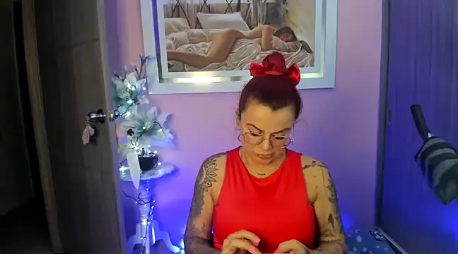 Snapshot of KAROL_MILF chatting on 02-08-25, 01:11 KAROL MILF online show from 02-08-25, 01:11