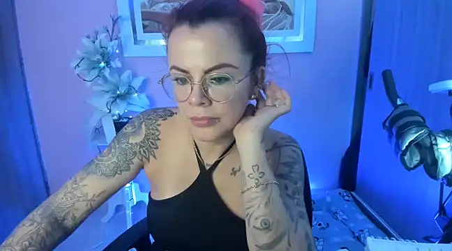 Snapshot of KAROL_MILF chatting on 02-14-25, 12:41 KAROL MILF online show from 02-14-25, 12:41