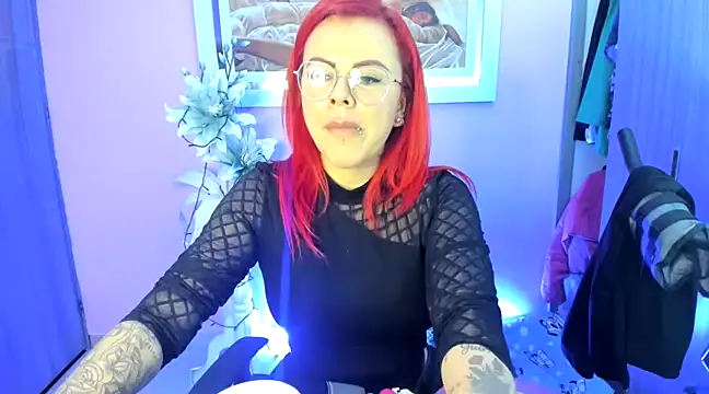 Snapshot of KAROL_MILF chatting on 03-18-25, 01:10 KAROL MILF online show from 03-18-25, 01:10