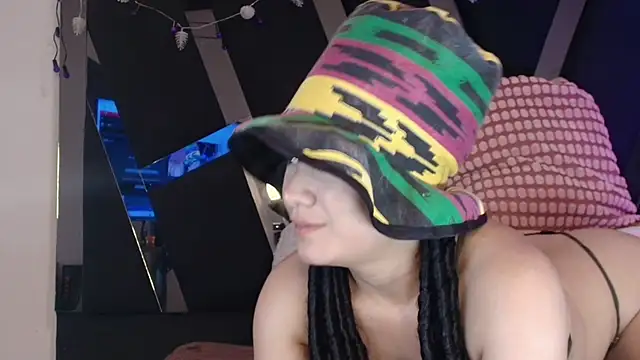 Snapshot of Charlotte11-11 chatting on 02-08-25, 09:57 Charlotte11-11 online show from 02-08-25, 09:57