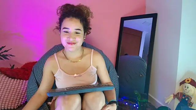 Snapshot of Charlotte11-11 chatting on 02-21-25, 10:15 Charlotte11-11 online show from 02-21-25, 10:15