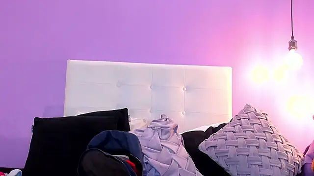 Snapshot of Charlotte11-11 chatting on 09-12-25, 02:28 Charlotte11-11 online show from 09-12-25, 02:28