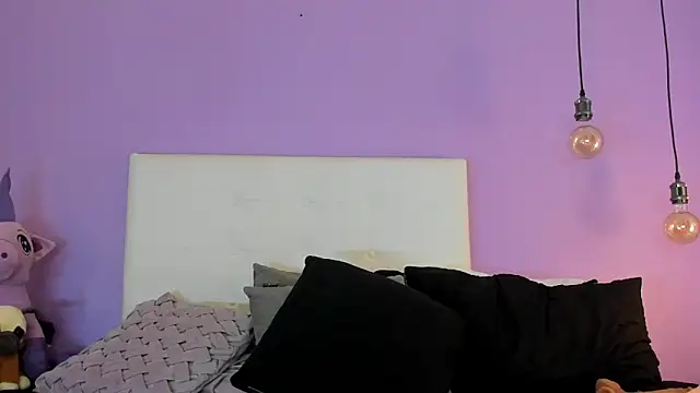 Snapshot of Charlotte11-11 chatting on 10-09-25, 03:43 Charlotte11-11 online show from 10-09-25, 03:43