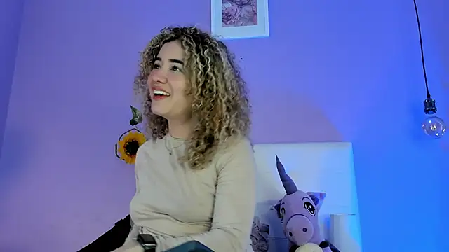 Snapshot of Charlotte11-11 chatting on 11-08-25, 03:23 Charlotte11-11 online show from 11-08-25, 03:23