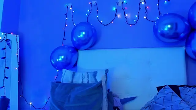 Snapshot of Charlotte11-11 chatting on 12-17-25, 02:56 Charlotte11-11 online show from 12-17-25, 02:56