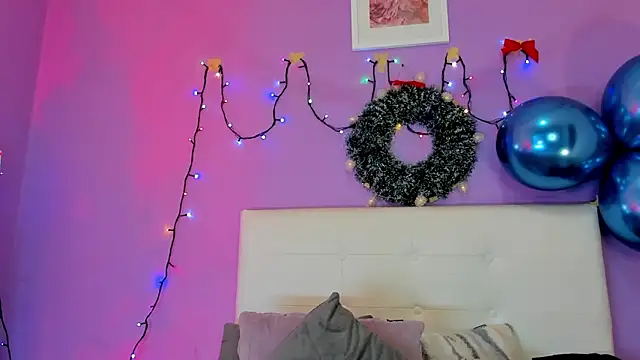 Snapshot of Charlotte11-11 chatting on 12-21-25, 04:58 Charlotte11-11 online show from 12-21-25, 04:58