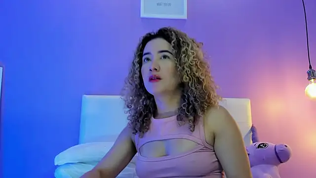 Snapshot of Charlotte11-11 chatting on 02-18-26, 02:35 Charlotte11-11 online show from 02-18-26, 02:35