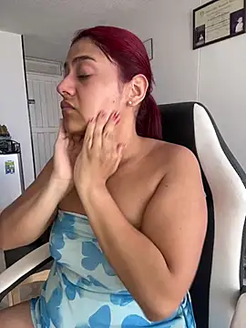 Snapshot of Aprilsmith2 chatting on 12-05-24, 03:06 Aprilsmith2 online show from 12-05-24, 03:06