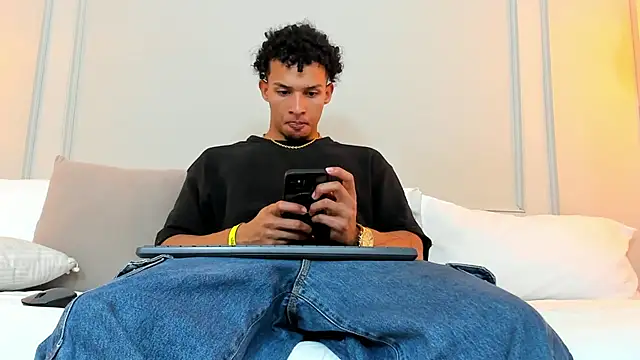 Dominick star online show from 01-06-25, 03:42