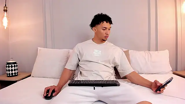 Dominick star online show from 12-16-25, 03:33