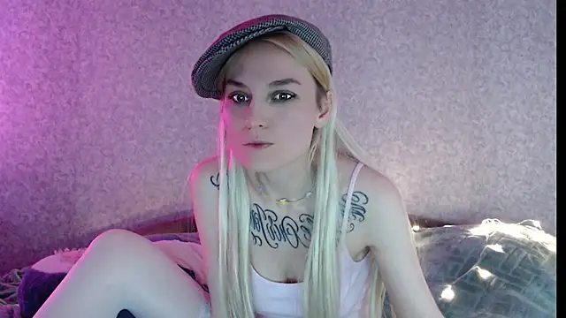 Snapshot of mischellemeow13 chatting on 12-05-24, 08:55 mischellemeow13 online show from 12-05-24, 08:55