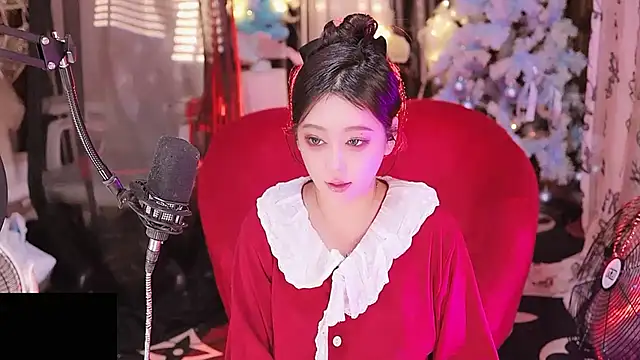 Snapshot of Missy_Nana21 chatting on 10-20-25, 04:18 Missy Nana21 online show from 10-20-25, 04:18