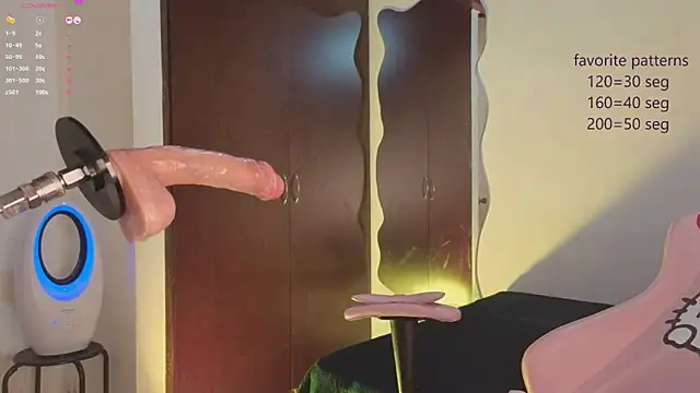 Snapshot of kitty_21 chatting on 12-12-24, 08:10 kitty 21 online show from 12-12-24, 08:10