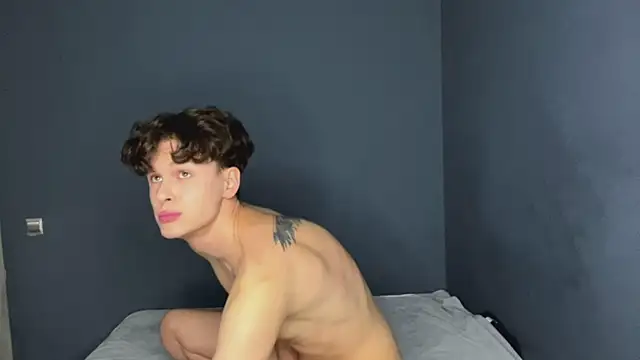 Snapshot of alyx_garden chatting on 12-17-24, 09:39 alyx garden online show from 12-17-24, 09:39