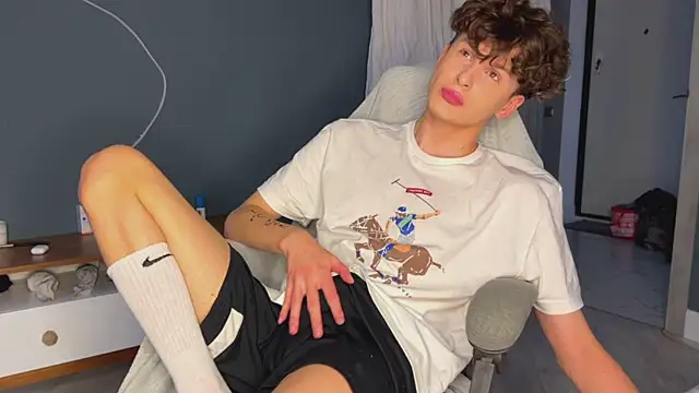 Snapshot of alyx_garden chatting on 12-26-24, 12:59 alyx garden online show from 12-26-24, 12:59