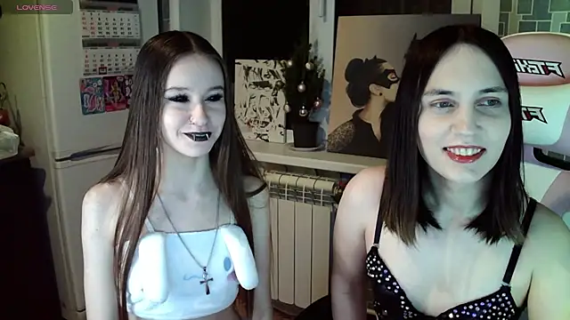 Snapshot of BlackHe4rts_ chatting on 12-27-24, 05:37 BlackHe4rts  online show from 12-27-24, 05:37