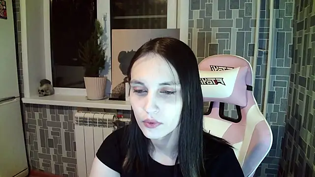 Snapshot of BlackHe4rts_ chatting on 03-18-25, 10:48 BlackHe4rts  online show from 03-18-25, 10:48