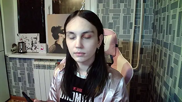 Snapshot of BlackHe4rts_ chatting on 10-09-25, 04:05 BlackHe4rts  online show from 10-09-25, 04:05