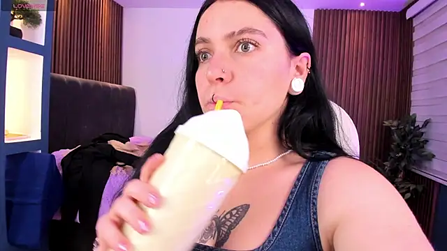 Lucy Smith2 online show from 01-25-25, 03:40