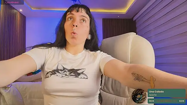 Lucy Smith2 online show from 10-27-25, 07:51