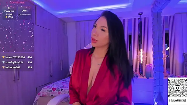 Emilyymilleer  online show from 01-11-25, 08:21