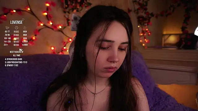 GillianDowdey online show from 11-21-25, 03:16