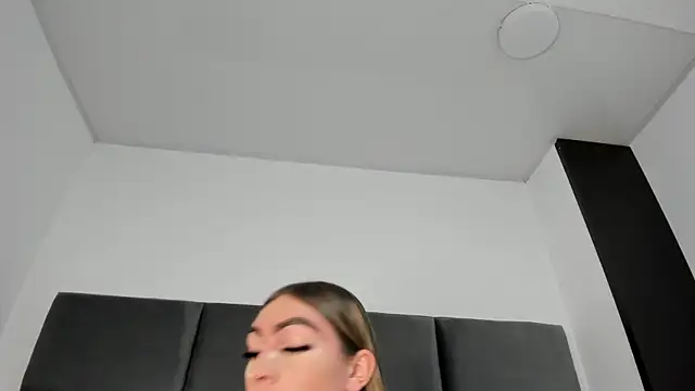 Lizz Luna online show from 11-29-25, 06:44