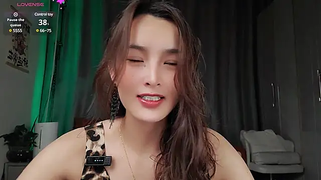 Snapshot of Youth3_ chatting on 02-11-25, 02:46 Youth3  online show from 02-11-25, 02:46