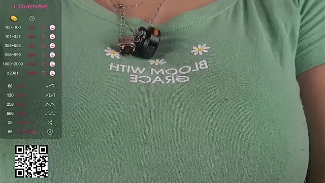 AislyEmbury online show from 10-29-25, 04:37