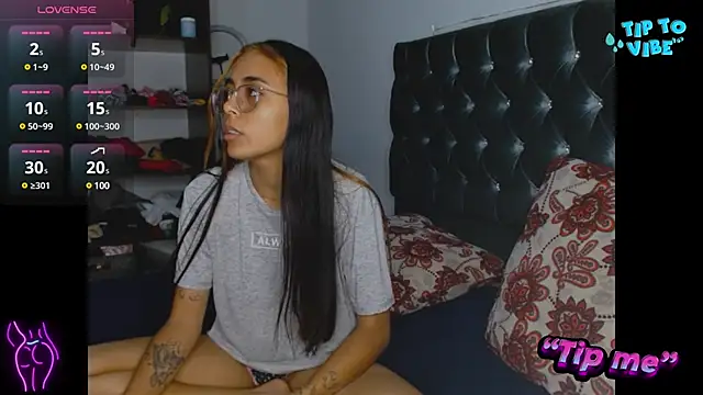 AntonellaAndNoah online show from 02-06-25, 03:48