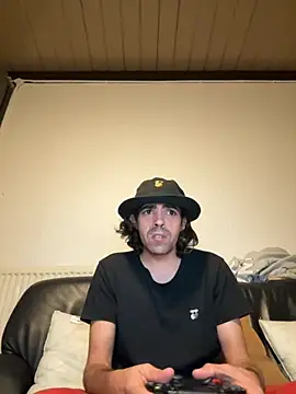 Snapshot of wolfwhite95 chatting on 10-12-25, 01:04 wolfwhite95 online show from 10-12-25, 01:04