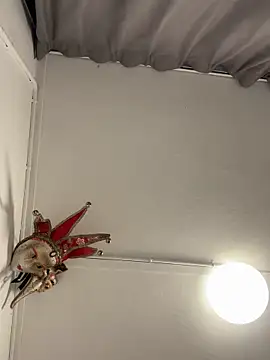 Snapshot of wolfwhite95 chatting on 10-25-25, 04:35 wolfwhite95 online show from 10-25-25, 04:35