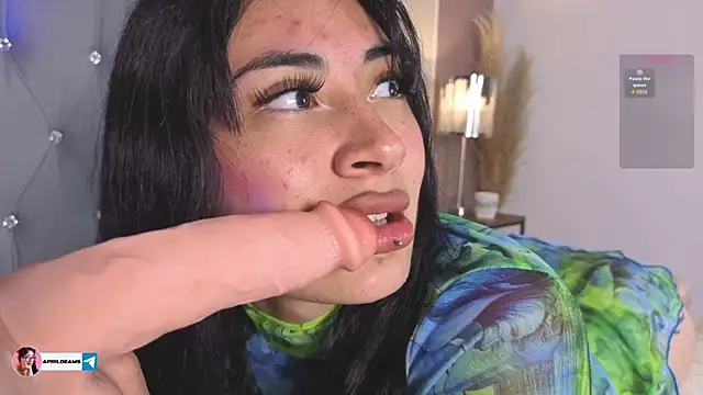 aprildreams19 online show from 10-30-25, 01:01