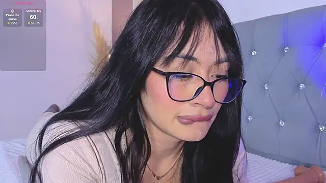 Snapshot of aprildreams19 chatting on 02-04-26, 12:33 aprildreams19 online show from 02-04-26, 12:33