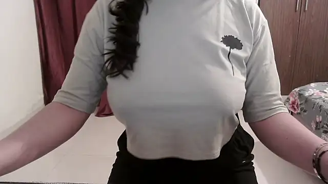 Snapshot of ANANYA-TIWARI chatting on 09-30-25, 05:18 ANANYA-TIWARI online show from 09-30-25, 05:18