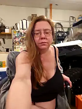 MsShelby40 online show from 12-19-25, 11:23