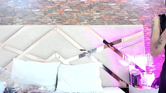 sophie pariss online show from 11-01-25, 09:17