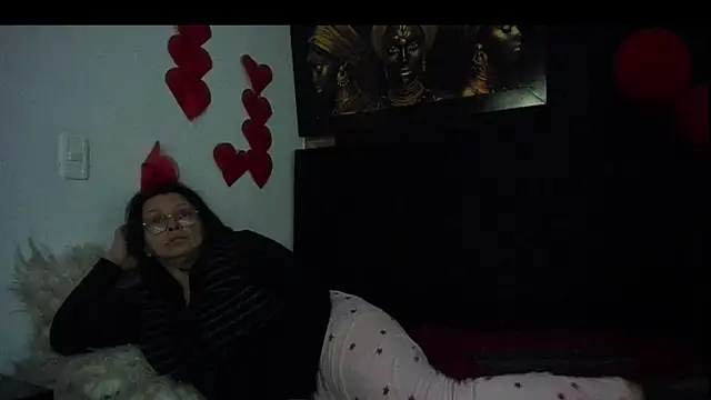 Evaaross 2345 online show from 03-07-25, 01:53