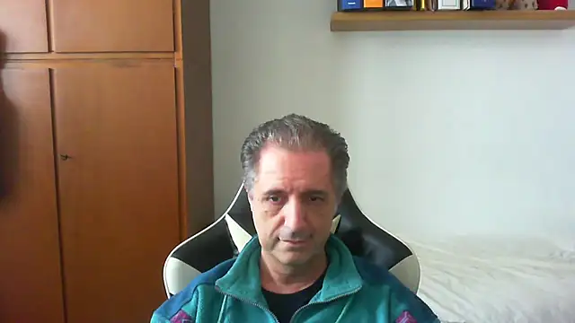 lliuk70mi online show from 04-18-26, 01:37